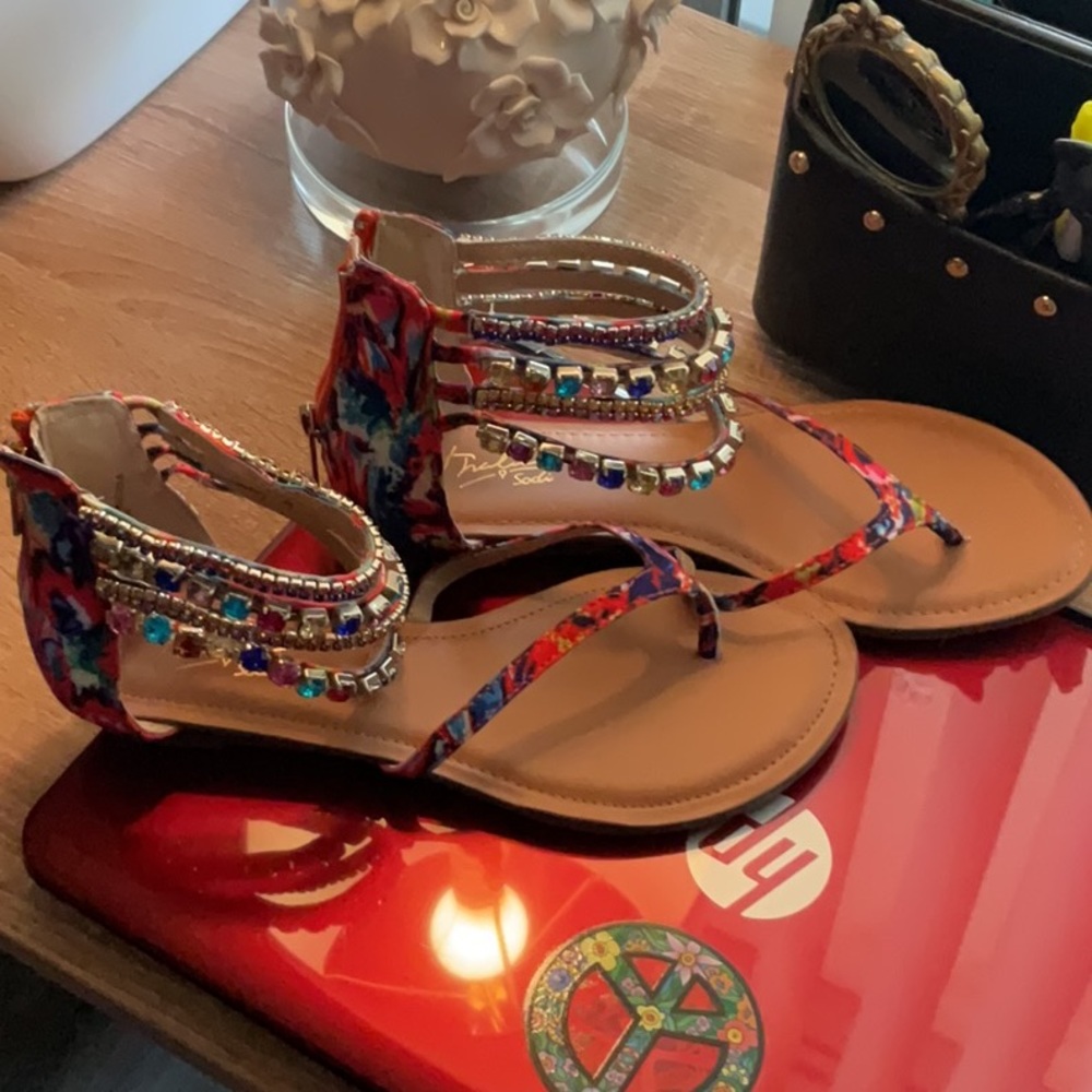 Thalia ❤️ sodi sandals 6.5